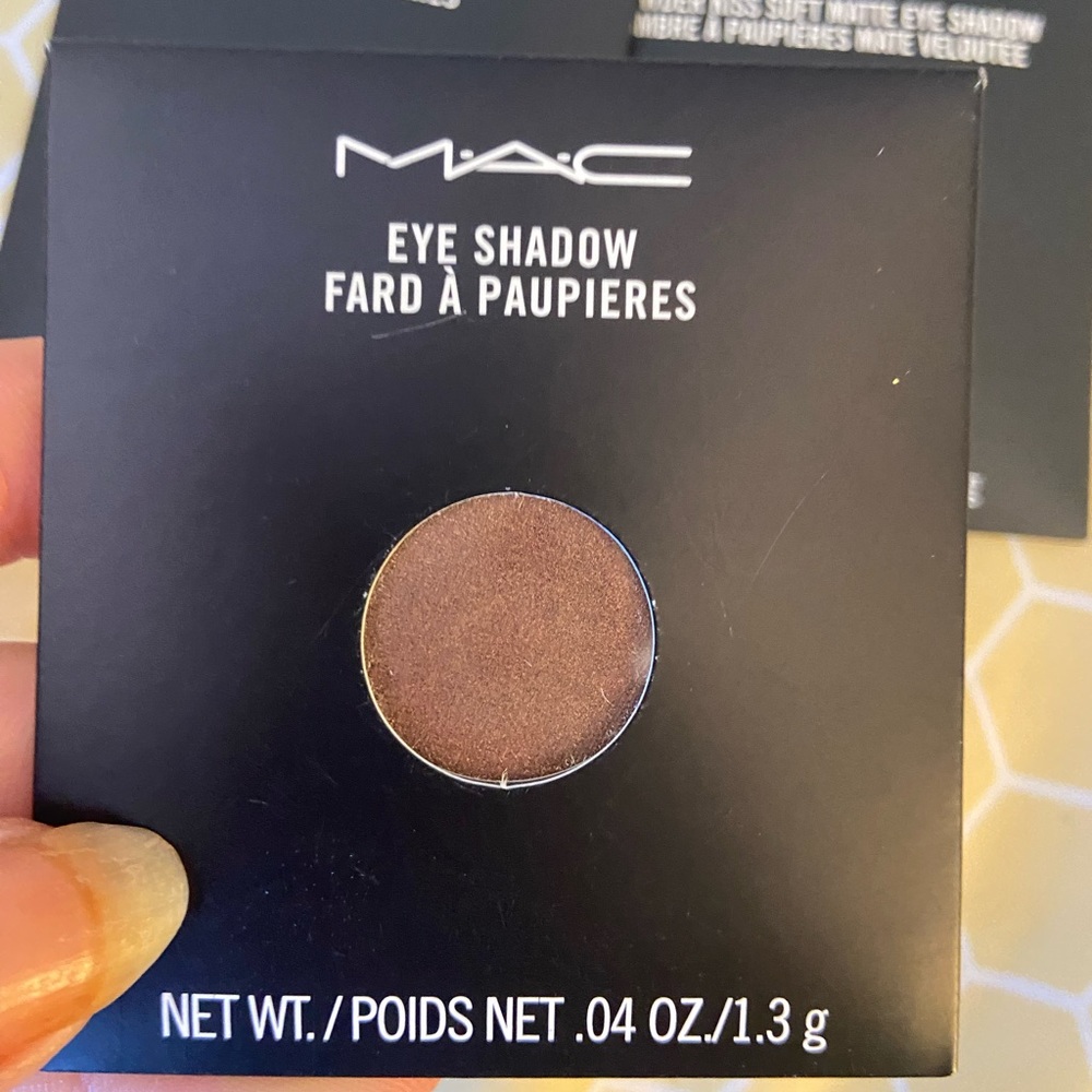Mac Eyeshadow - Picture 2 of 7
